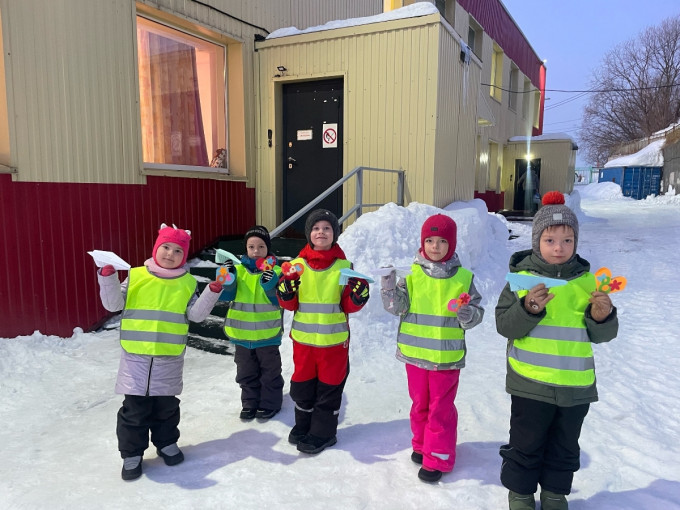 Отряд ЮПИД "Эрудит" подготовил для родителей "Памятки по безопасности детей на дорогах".