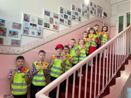 Отряд ЮПИД "Эрудит" подготовил для родителей "Памятки по безопасности детей на дорогах".