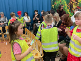 Отряд ЮПИД "Эрудит" подготовил для родителей "Памятки по безопасности детей на дорогах".